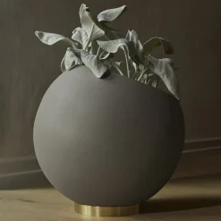 AYTM Globe urtepotte, Ø 37 cm, gråbrun, aluminium, stål
