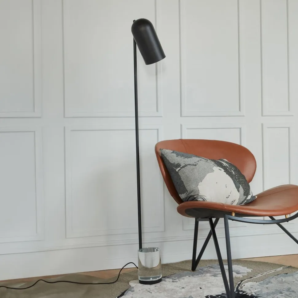 AYTM Gulvlampe Luceo, sort