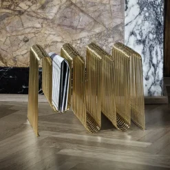 AYTM Magasinholder Curva, guld, bredde 40 cm, stål