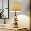 Bordlampe Vera, stofskærm og sten-dekor, 55 cm