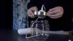 Design pendellampe Acorn, hvid og messing