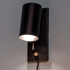 Dæmpbar Carrie væglampe med kabel og stik