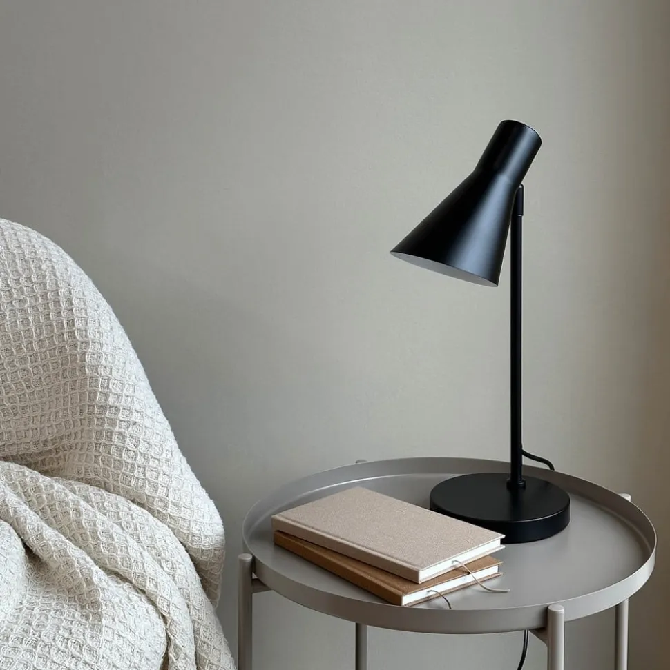 Dyberg Larsen bordlampe DL12, sort, højde 44,5 cm, metal