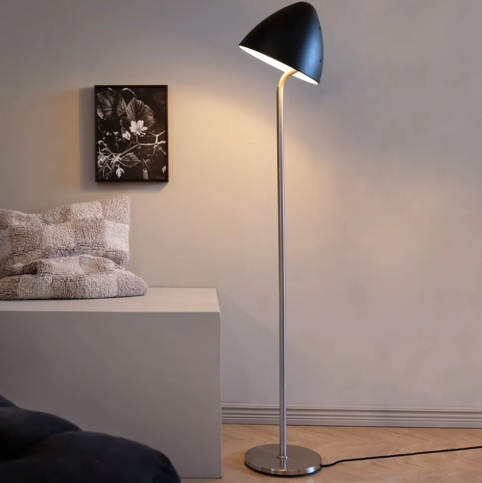 Dyberg Larsen gulvlampe Oulu, sort/stål, højde 128 cm