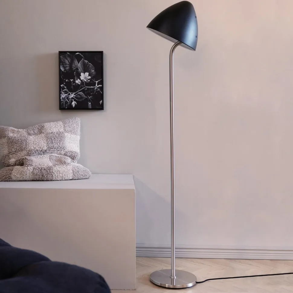 Dyberg Larsen gulvlampe Oulu, sort/stål, højde 128 cm