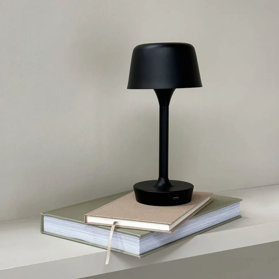 Dyberg Larsen LED-bordlampe Flow, sort, højde 25 cm