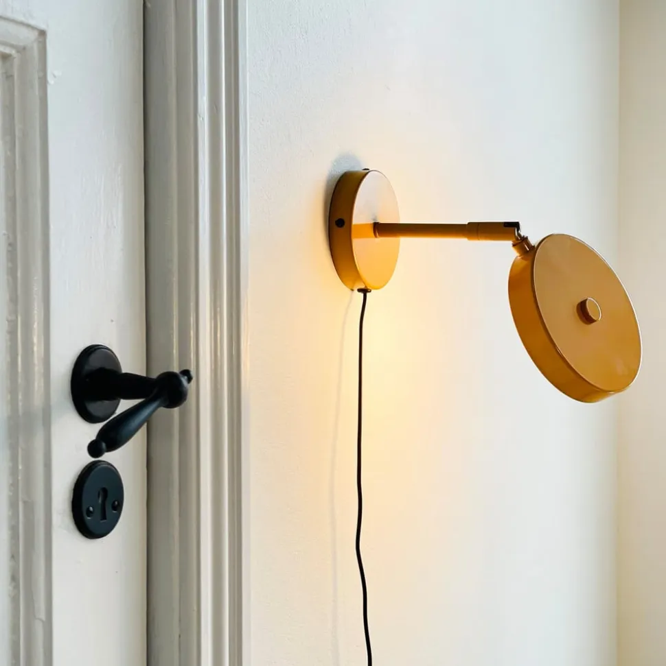 Dyberg Larsen LED-væglampe Starlight, gul, Ø 14 cm dæmpbar