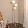 Estera gulvlampe, opalglas, træramme, 132 cm, 3 lyskilder