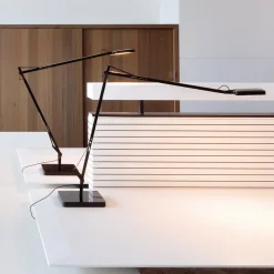 FLOS Kelvin LED-bordlampe i sort