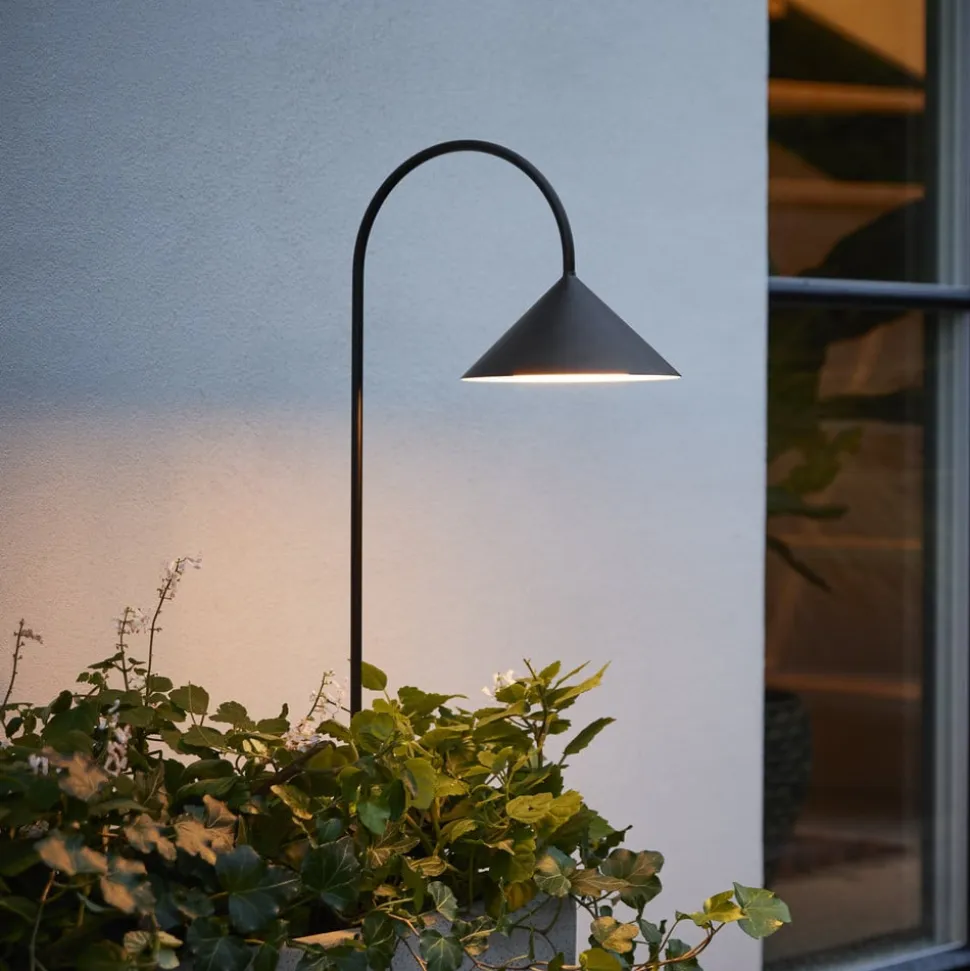 FRANDSEN lampe med jordspyd Grasp, sort, højde 82 cm