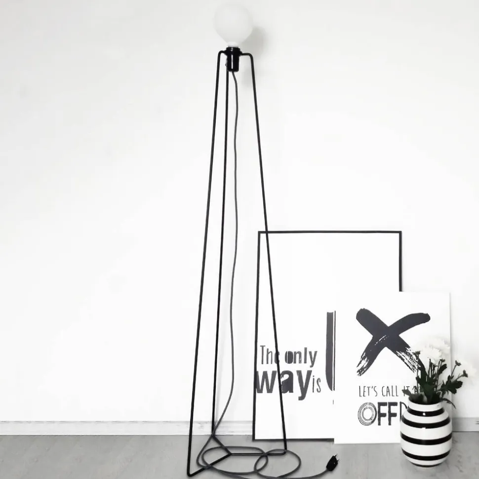 GRUPA Model M3 LED-gulvlampe sort kabel sort