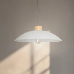 Hængelampe OHANA, opalglas, egetræ, Ø 40 cm, E27