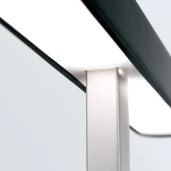 LED-bordlampe Auftakt nikkel/sort