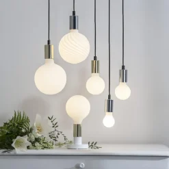 LED-dråbepære E14 2.700 K, opal, Ra90 4,7 W