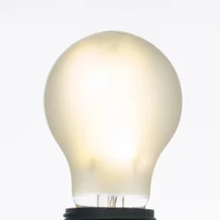 LED-filamentpære, mat, E27, 3,8W, 3000K, 806 lm
