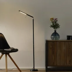 LED-gulvlampe Filigran, sort, dæmpbar, justerbar