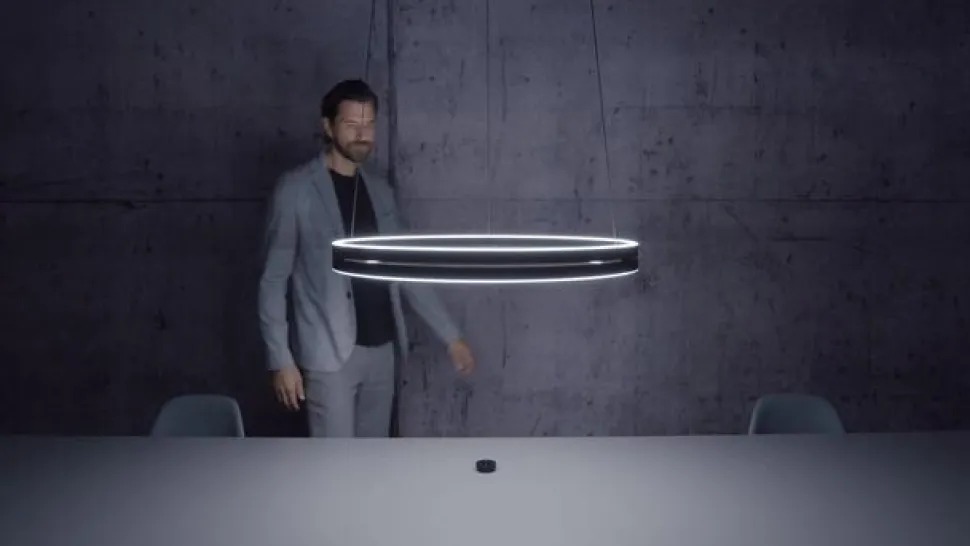 LED-hængelampe PURE E-Loop, eg/sort perle, Ø 70 cm aluminium, CCT