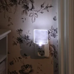 LED-natlys 357-11 til stikkontakt