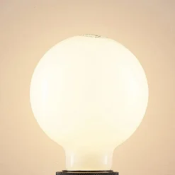 LED-pære E27 4 W 2.700 K G95 globe dæmpes opal, 2
