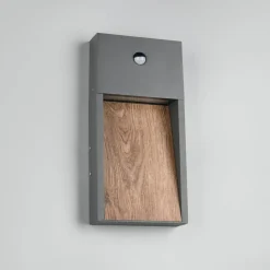LED-sensor-udendørs LED-væglampe SALMON, trælook, højde 33 cm IP44
