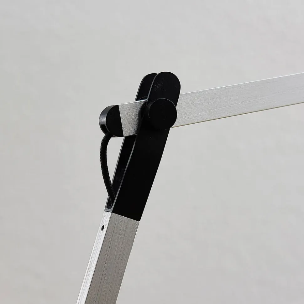 LED-skrivebordlampe Rilana med dæmper, sølv
