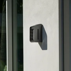LED-solcellelampe Corner med sensor, grå