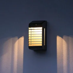 LED-solcellelampe Corner med sensor, grå