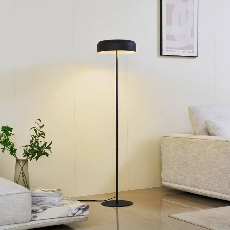 Lindby gulvlampe Edion, sort, metal