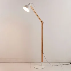 Lindby gulvlampe Shivanja, træ, justerbar, 146 cm, E27