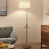 Lindby gulvlampe Zinia, nikkelfarvet, hylde, USB-tilslutning