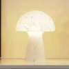 Lindby Hubi bordlampe, hvid, glas, Ø 22 cm, svampeform