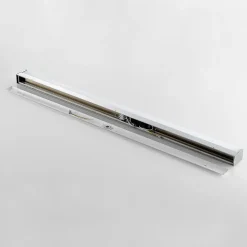 Lindby Klea LED-badeværelseslampe, 120 cm, krom, metal, IP44