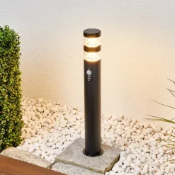 Lindby Lanea LED-vejlampe, 60 cm, sort, sensor, IP44