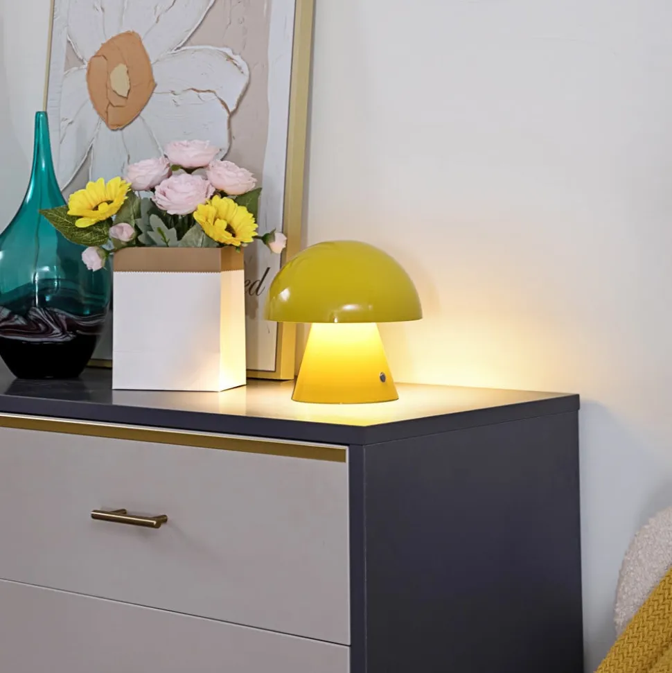 Lindby LED genopladelig bordlampe Nevijo, gul, Ø18cm, USB, dæmper