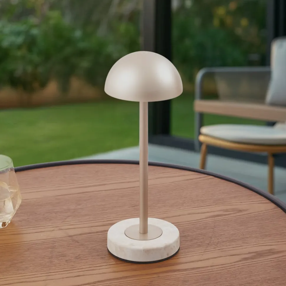 Lindby LED-batteridrevet bordlampe Pippin, guld/travertin, IP44
