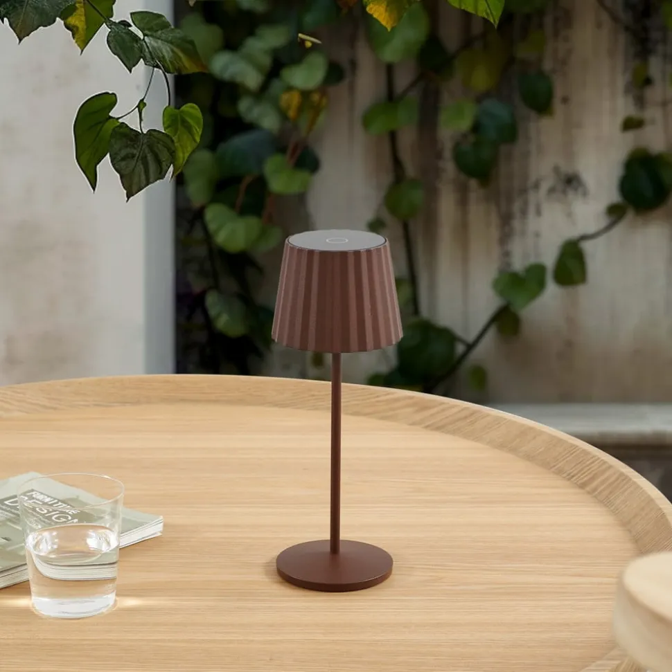 Lindby LED-batteridrevet bordlampe Esali, rustbrun, IP65
