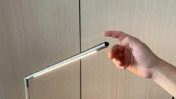 Lindby LED-gulvlampe Jabbo, 163 cm, nikkel, metal