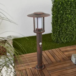 Lindby LED-sokkellampe Pavlos, 55 cm, rustfarvet, sensor