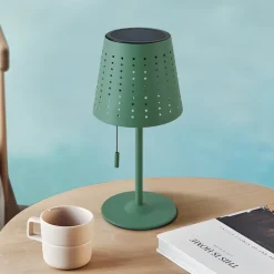 Lindby LED-solcellebordlampe Hilario, grøn, jern, genopladeligt batteri