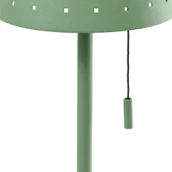 Lindby LED-solcellegulvlampe Hilario, grøn, jern, genopladeligt batteri
