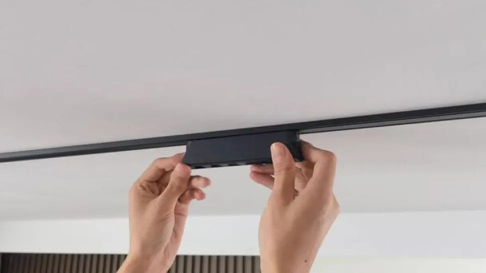 Lindby LED-strip 48 V Lumaro,sort,6 punkter,2,5cm,dæmpbar