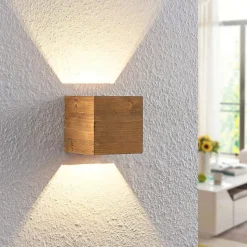 Lindby LED-væglampe Benicio, 11 cm, kantet, træ