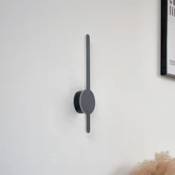 Lindby LED-væglampe Borian, sort, aluminium, 40 cm