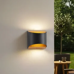 Lindby LED-væglampe Lenore, sort, metal, 13 cm, IP44