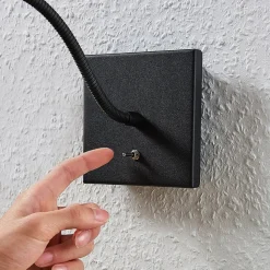 Lindby LED-væglampe Mayar, sort, metal, læselampe, 11cm