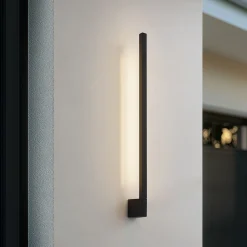 Lindby LED-væglampe Neano, 80 cm, sort, metal, IP54