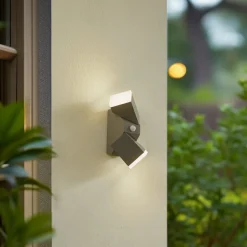 Lindby LED-væglampe Sally, 22 cm, grå, IP54, sensor