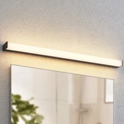 Lindby LED-væglampe til badeværelset Ulisan, 89 cm, sort, kantet