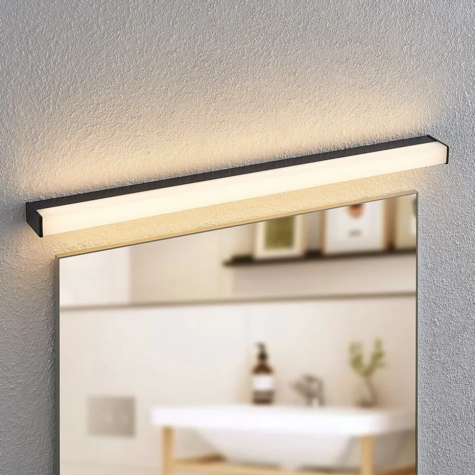 Lindby LED-væglampe til badeværelset Ulisan, 89 cm, sort, kantet