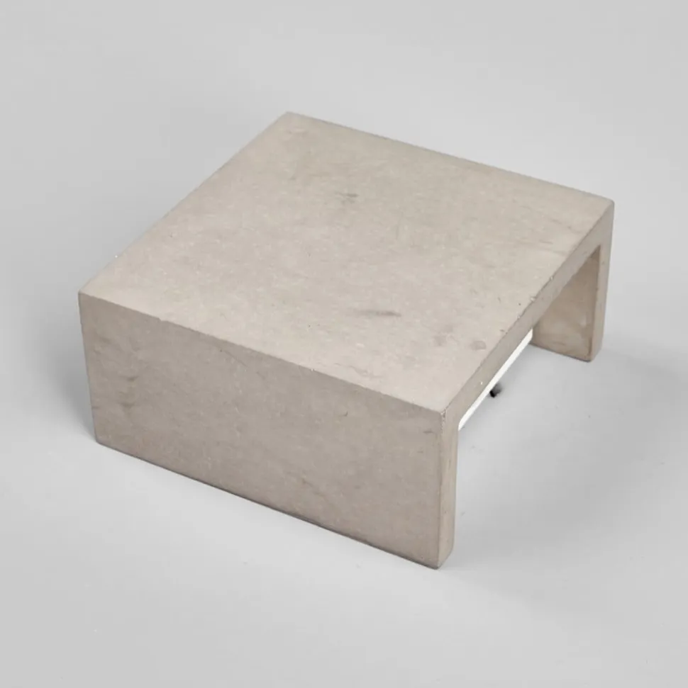 Lindby LED-væglampe Yva, grå, beton, 13 x 13 cm, op/ned